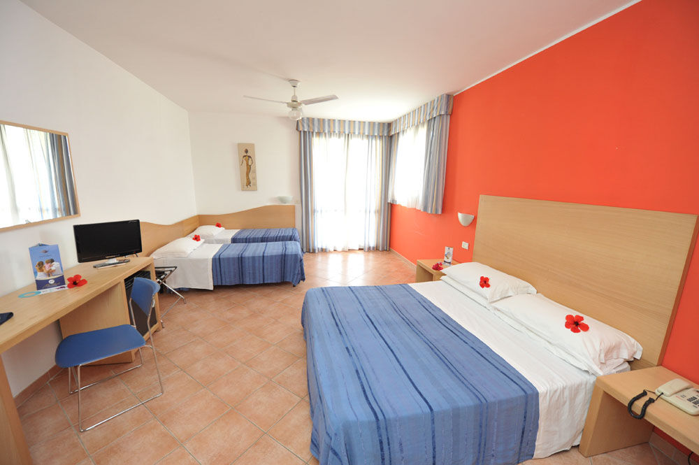 Hotel Club Santa Sabina ตอร์เรซานตาซาบีนา ภายนอก รูปภาพ